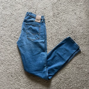 Repley anbass - Säljer nu feta Repley jeans för billigt pris 🙌Tveka inte på att höra av dig 🤝