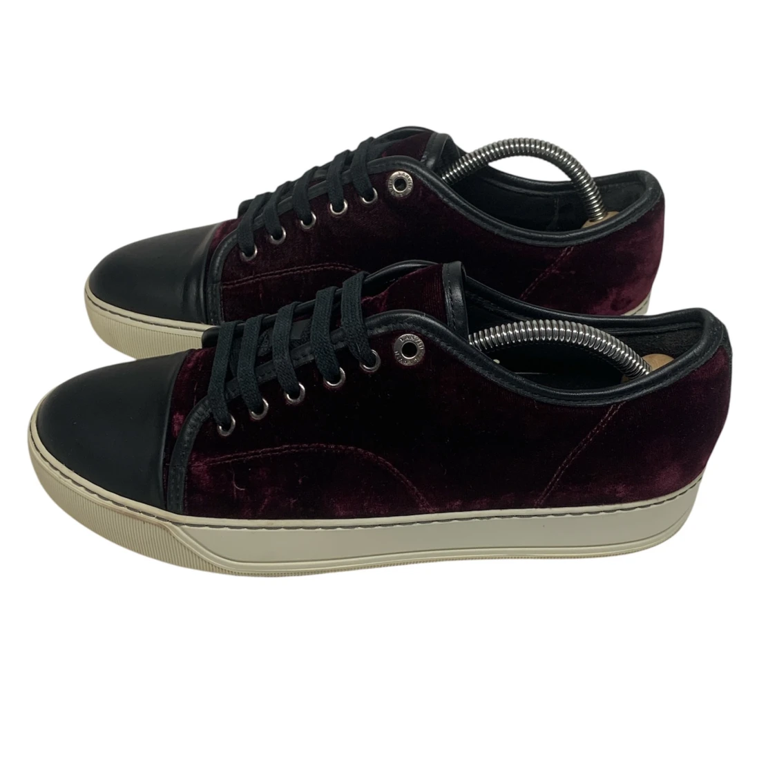 Vinröda sneakers i sammet/velour