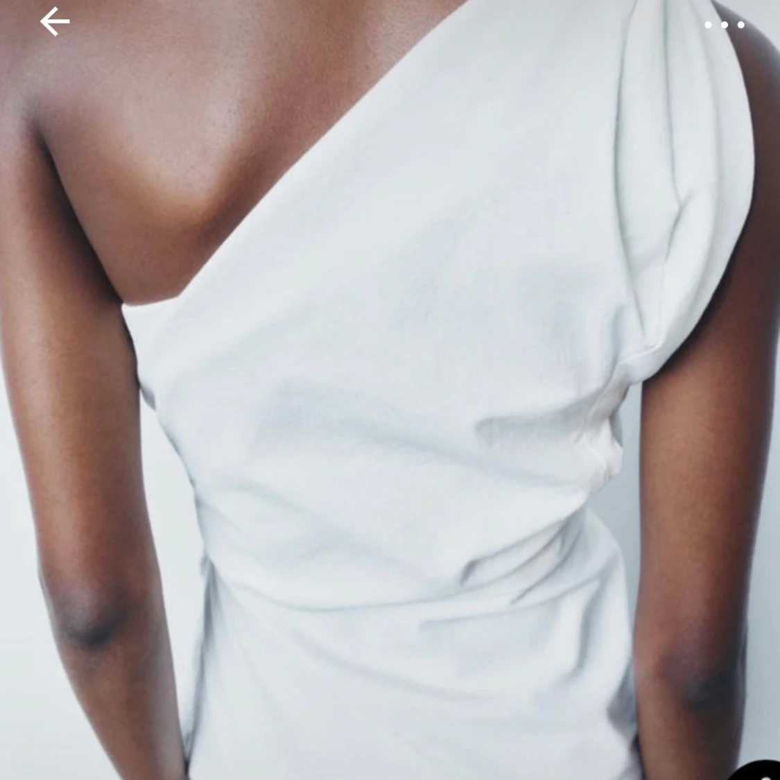Vit one-shoulder klänning från Zara - 2