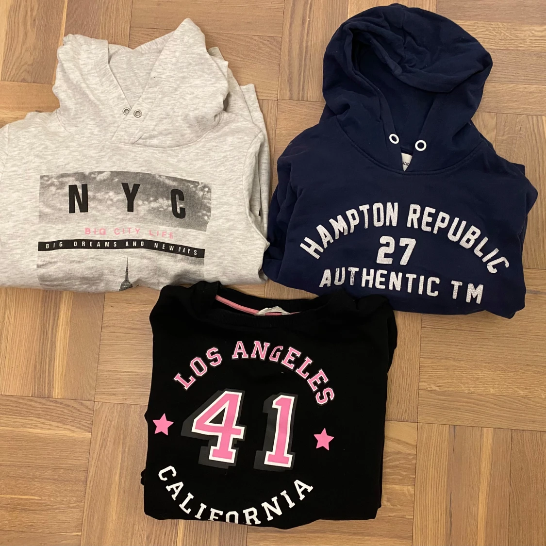 Klädpaket i stl. 170! 3 hoodies!