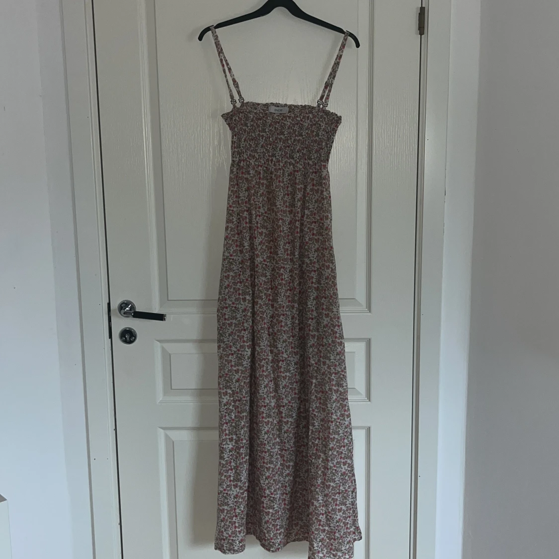 Blommig långklänning från SNOB