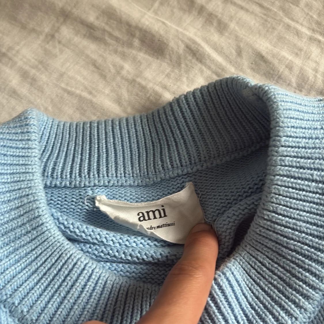 Ljusblå stickad tröja från Ami Paris - 2