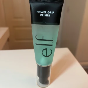 e.l.f. Power Grip Primer - Aldrig använd då jag köpte en men sedan fick en likadan i present, men har slängt kartongen💝 
