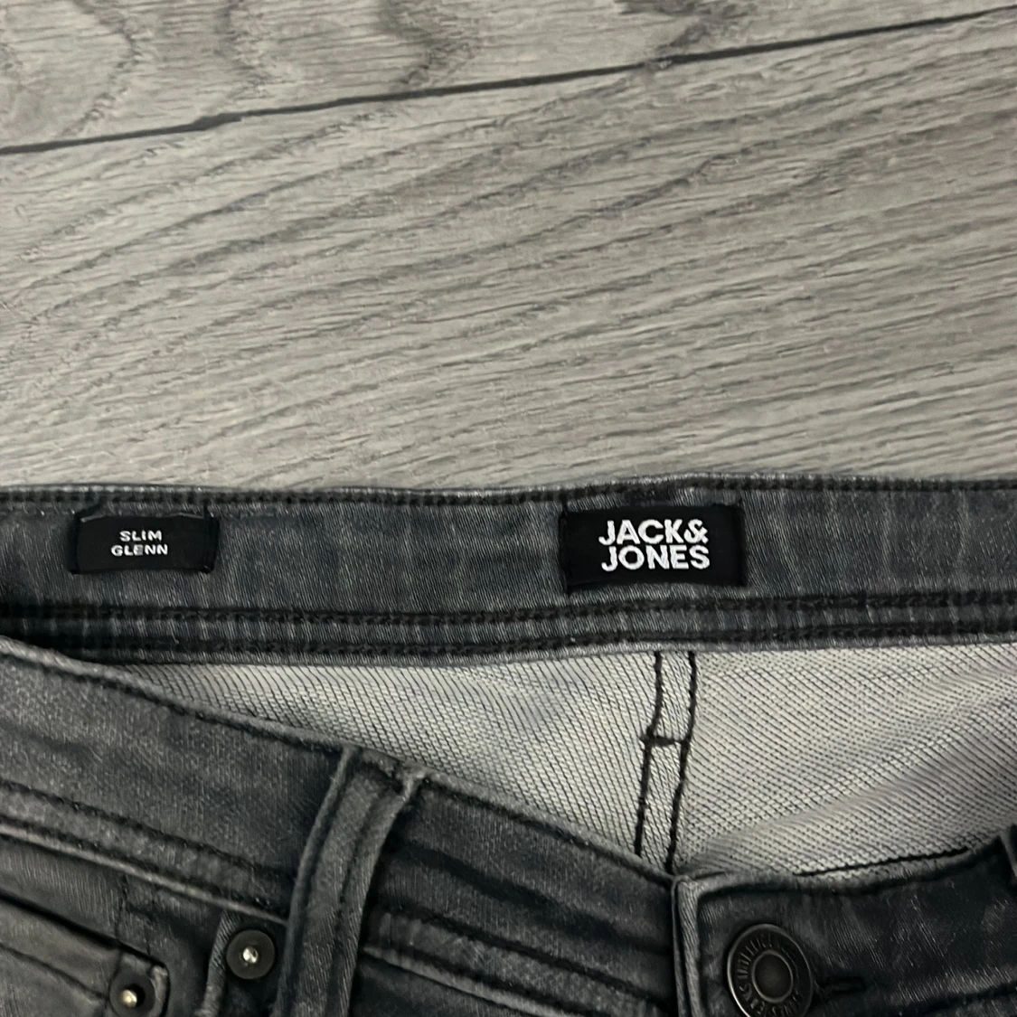 Grå slim fit jeans från Jack & Jones - 1