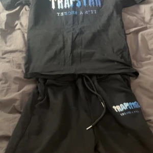 Trapstar sett - Säljer ett Trapstar sett helt nya. Aldrig använda! 