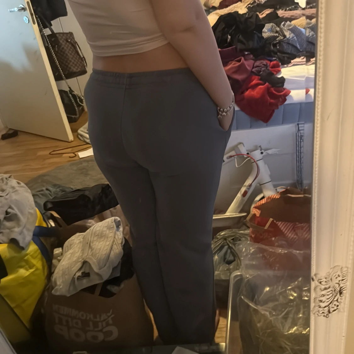 Grå mjukisbyxor från Gina Tricot - 1