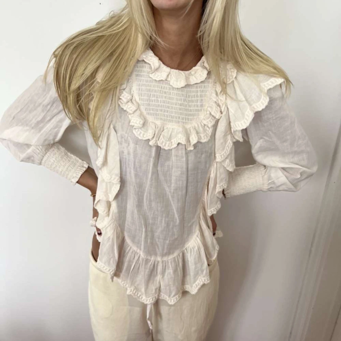 Blus med volanger  - 3