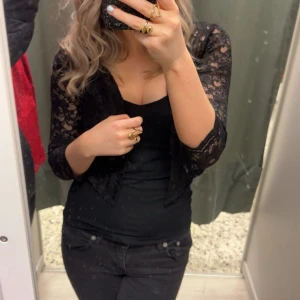 Spetsbolero - Supersnygg spetsbolero från HM i strl S