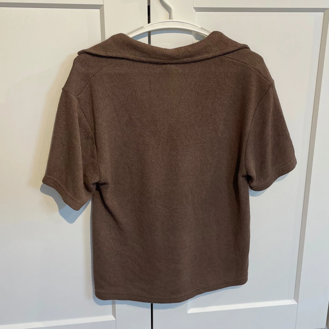 Brun stickad polotopp från H&M - 1