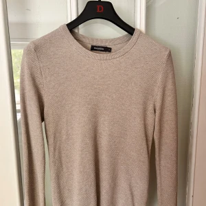 Stickad tröja - Skön stickad tröja för främst höst/ vinter men kan bäras under sommar kvällar