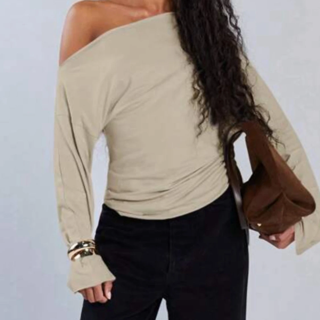 Beige offshoulder långärmad topp