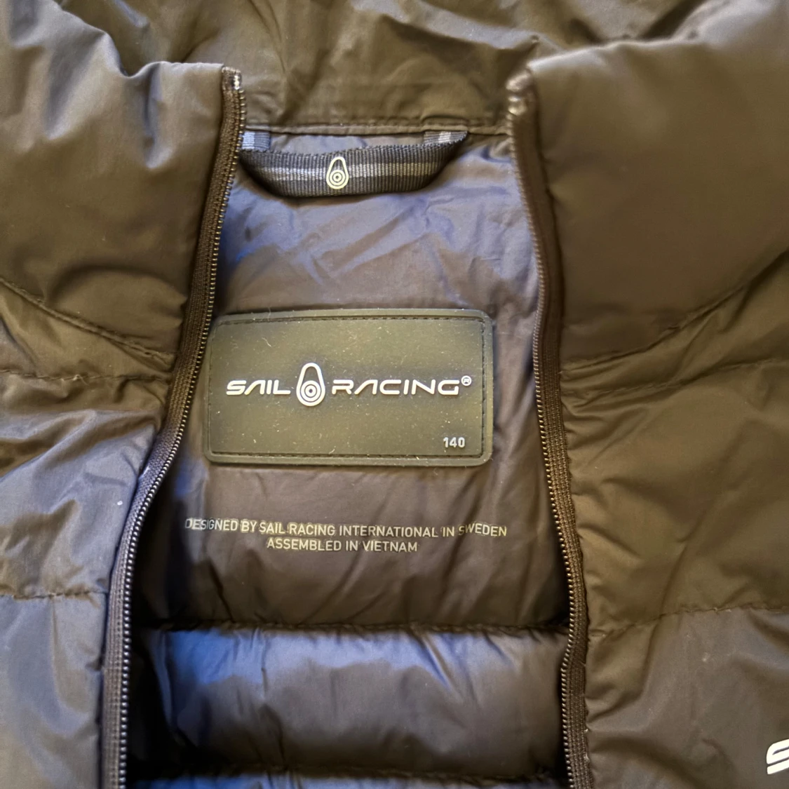 Svart dunväst från Sail Racing - 1