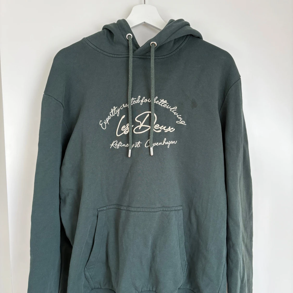 Mörkgrön hoodie från Les Deux