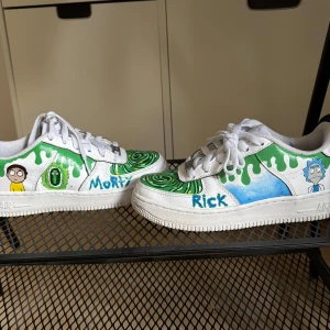 Custom nike air force 1 - Använda några gånger, färgen tål regn