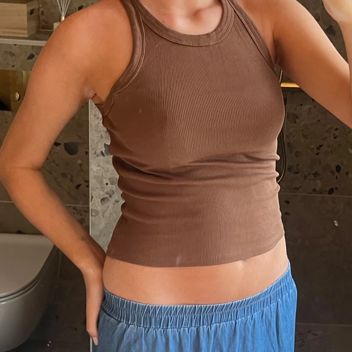 Brun ribbad linnetopp - 1