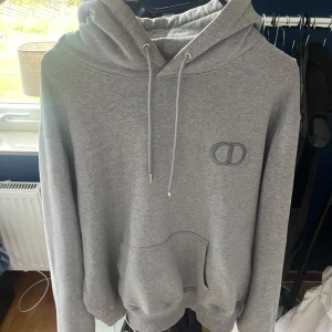 Dior Hooodie - Säljer min Dior hoodie se bilder för skick hör av er vid frågor 