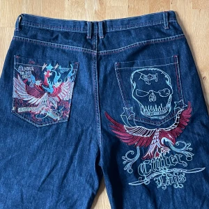 Jeans - As coola ”emo” jeans som inte används längre. De är uppsydda men det går att sprätta upp och då blir de 5 cm längre. I övrigt är dem i väldigt bra kvalitet‼️skicka prisförslag‼️
