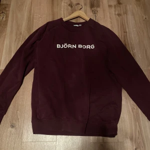 Björn borg tröja - Mycket fint skick på den. Säljes pga inte används. Har fler liknande tröjor i min profil.