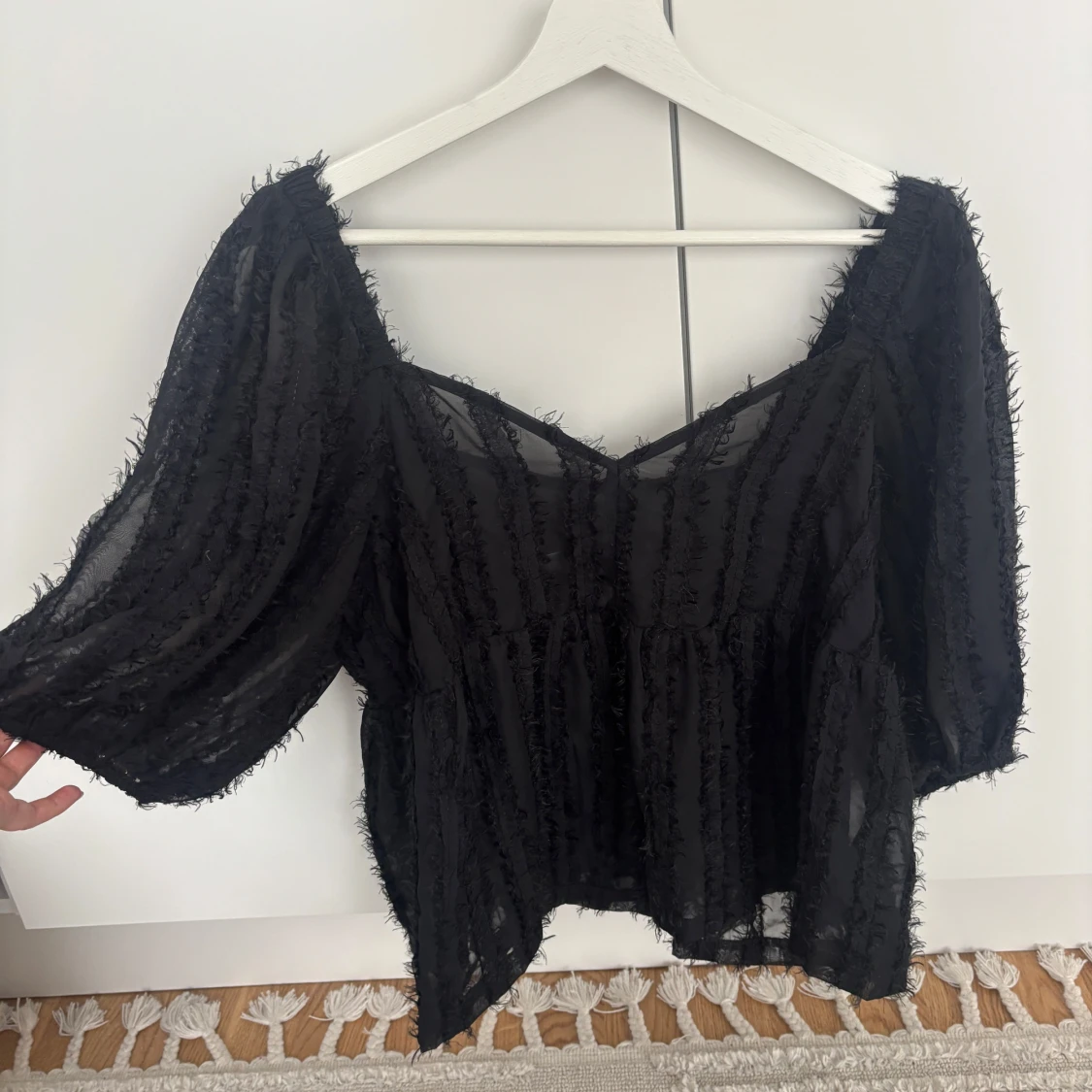 Svart blus med struktur - 2