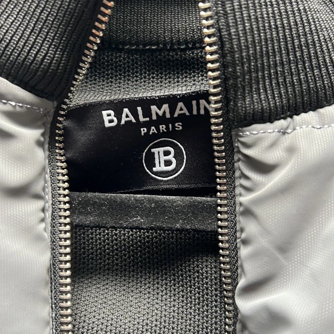 Grå quiltad bomberjacka från Balmain - 1