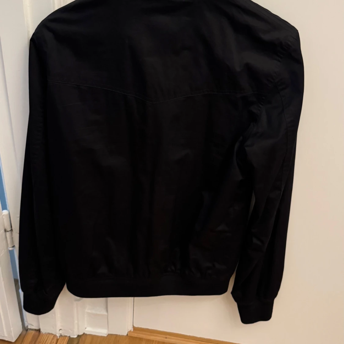 Svart bomberjacka från Elvine - 3
