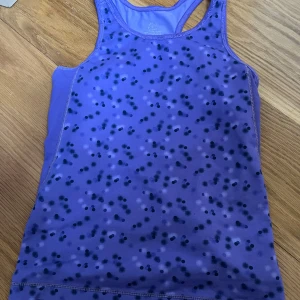 Lila träningslinne med prickigt mönster - Skriv för fler mått eller andra frågor💕