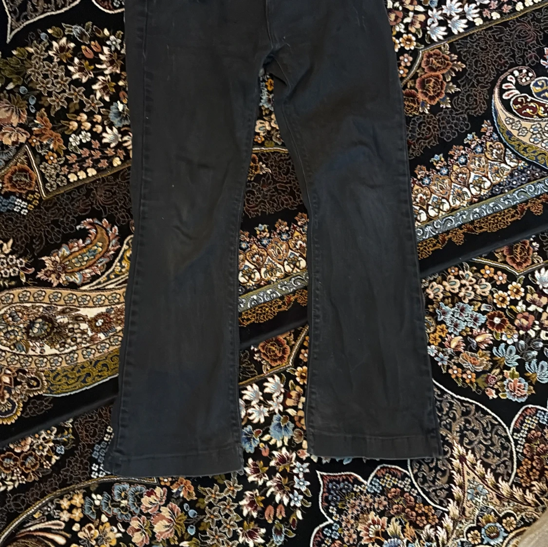 Svarta bootcut jeans