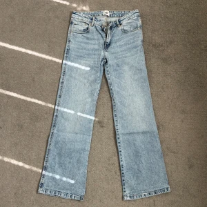 Ljusblå bootcut jeans  - Ljusblå bootcut jeans från lager 157 i storlek M short. Jag är 157cm och dom är precis till marken. Bara använda en gång!🩵