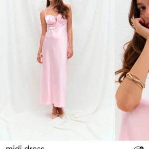 Rosa klänning - Säljer denna slutsålda rosa satin klänning ifrån Gina, storlek 36 prislapp kvar 