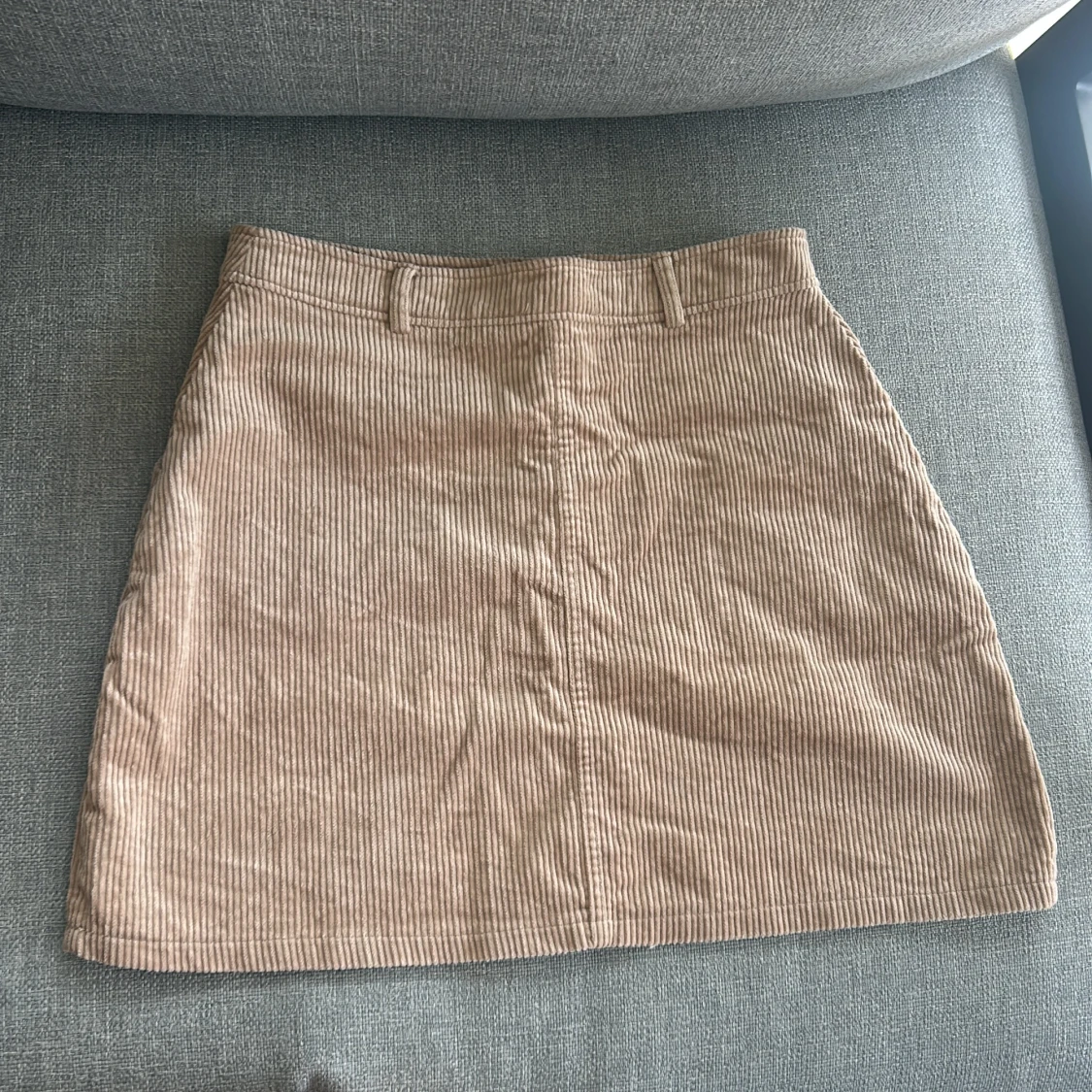Beige manchesterkjol med fickor - 1