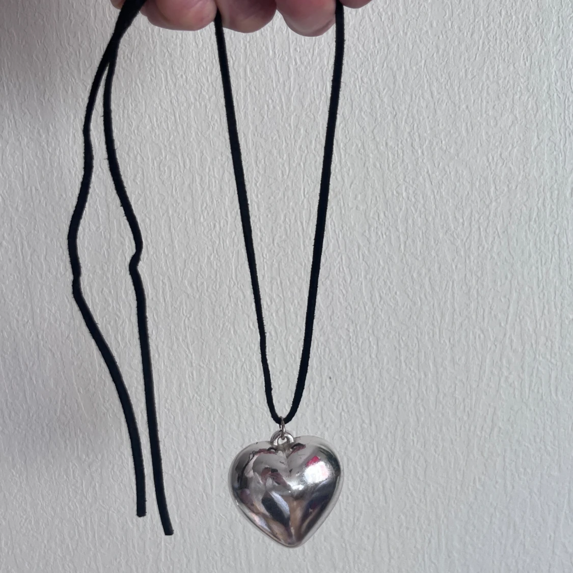 Halsband med silverfärgat hjärta - 2