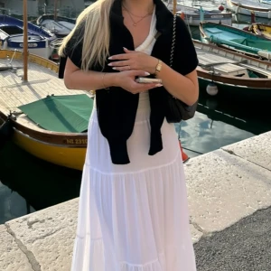 Långkjol  - Dubbelt tyg så upplever sen inte genomskinlig, tjockare men ändå luftig, använd vid ett tillfälle🩷