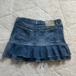 Jeanskjol - Egensydd jeanskjol! Midjemått: 37cm rakt över 💕