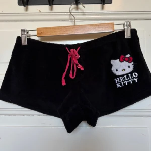 Hello Kitty pyjamas shorts - Hello Kitty pyjamas shorts i fleece. ✨