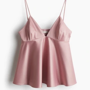 Rosa satintopp  - Populär slutsåld satintopp från hm. Super snygg och endast använd 1 gång så i mycket bra skick.