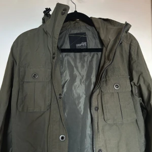 Grön Vindjacka - sparsamt använd.