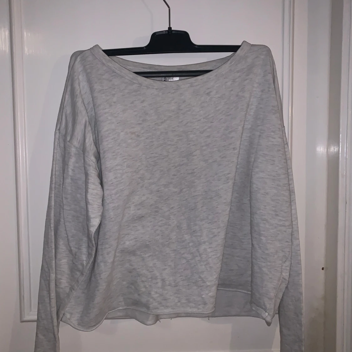 Ljusgrå sweatshirt från H&M Divided