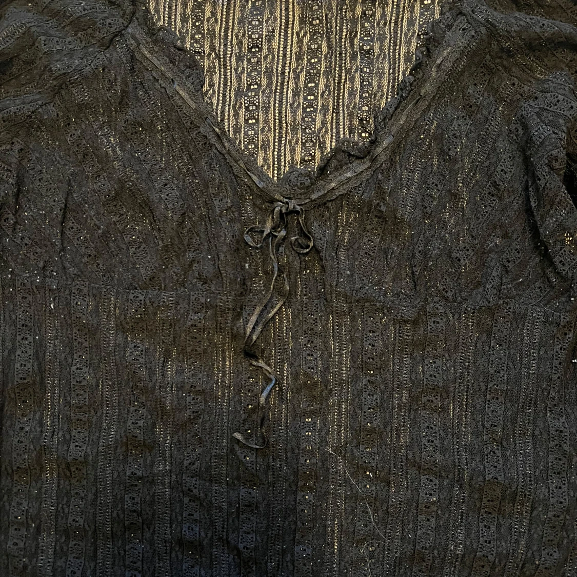 Svart spetstuniks med knyt och trekvartsärm storlek M/L - 1