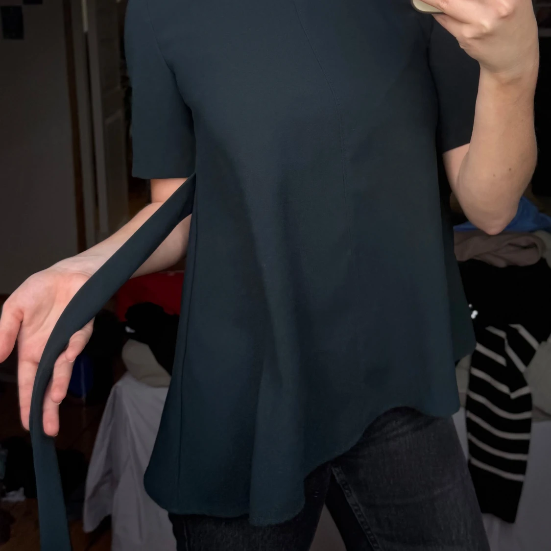 Mörkgrön blus med knytdetalj - 1