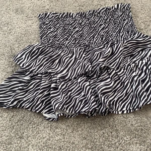 Zebra kjol💘 - Säljer en Gina Young kjol eftersom den är för kort för mig som är160💘den säljs inte längre tror jag,Priset kan diskuteras💘skriv för fler bilder
