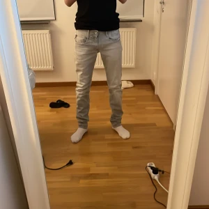 Replay jeans  - Säljer nu dessa riktigt feta Replay jeansen. Skick 10/10 aldrig använda. Bara att skriva vid frågor eller funderingar. Pris kan diskuteras vid snabb affär. TAR ÄVEN BYTEN!!!