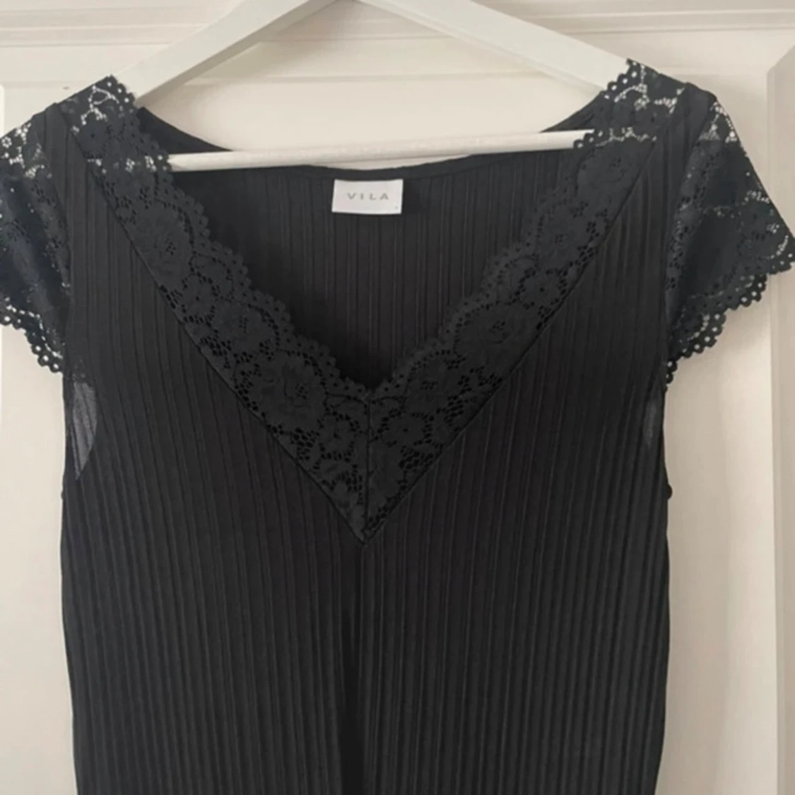 Svart topp med spets från Vila - 1