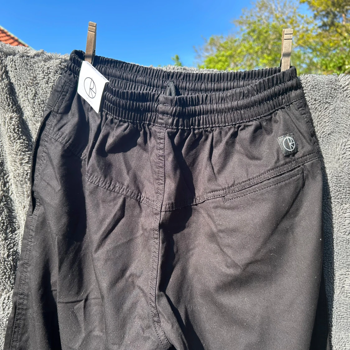 Svarta, helt nya, tunna sommar byxor från Polar Skate Co strl S - 1