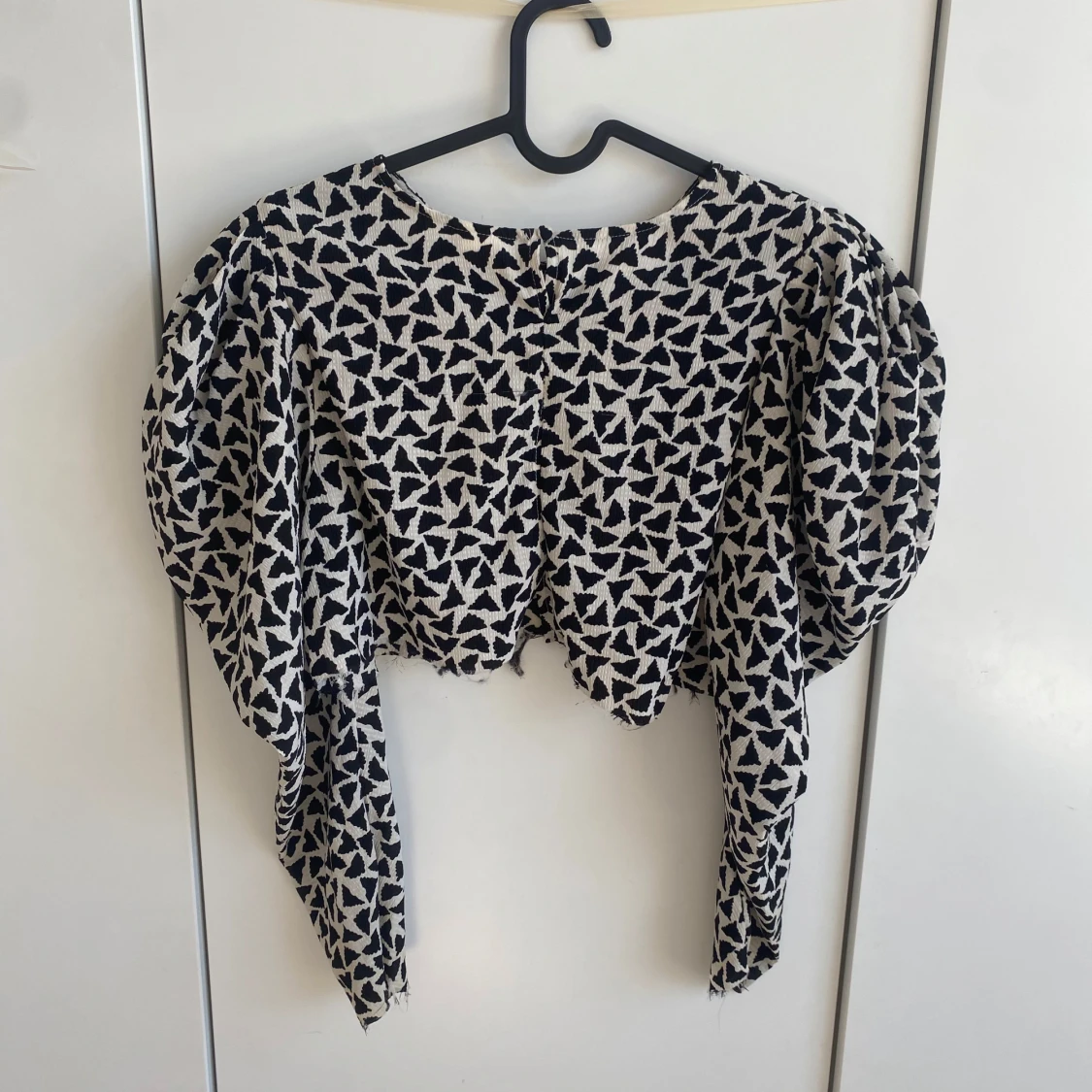 Svartvit mönstrad blus från H&M - 1