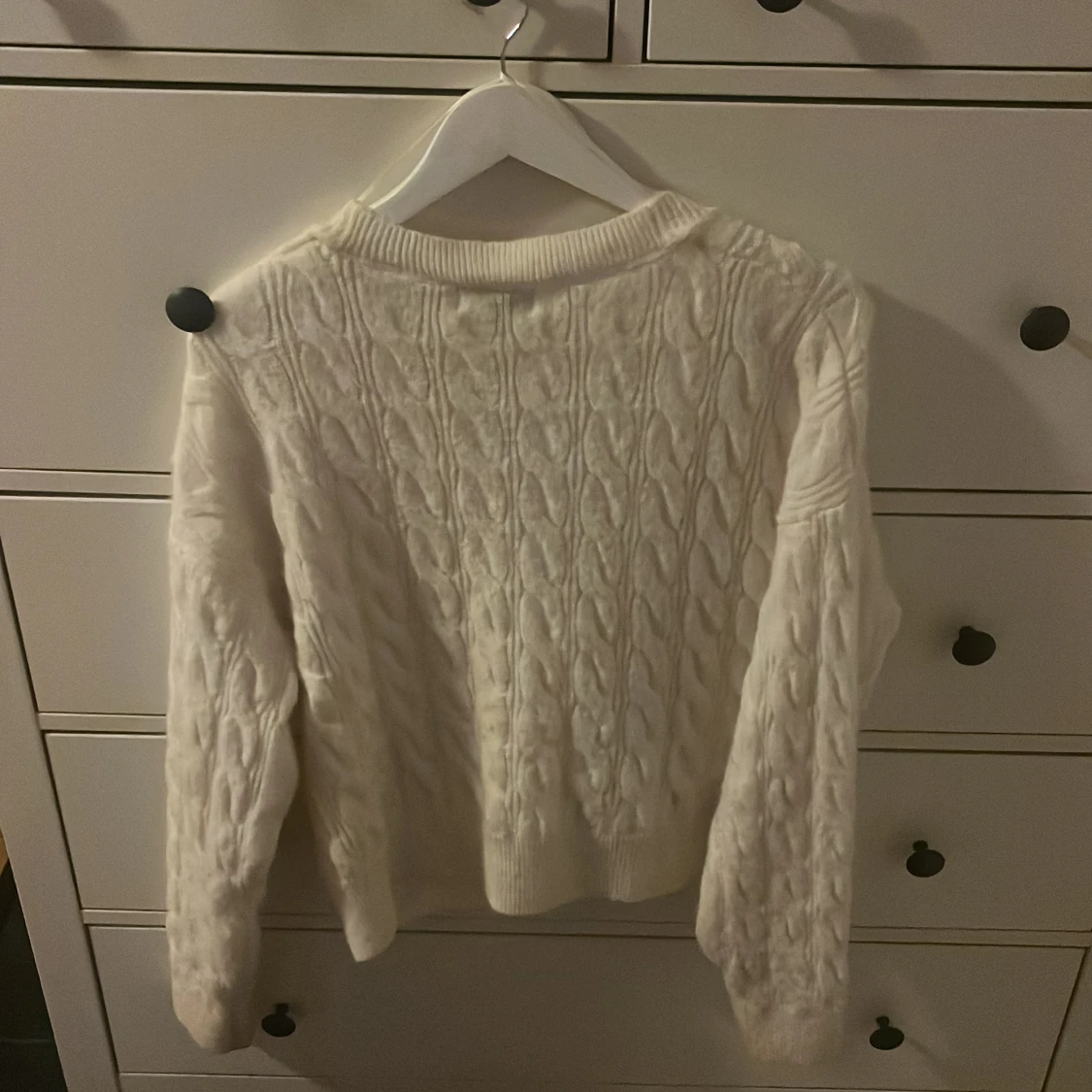 Vit stickad kofta från Holly & White - 1