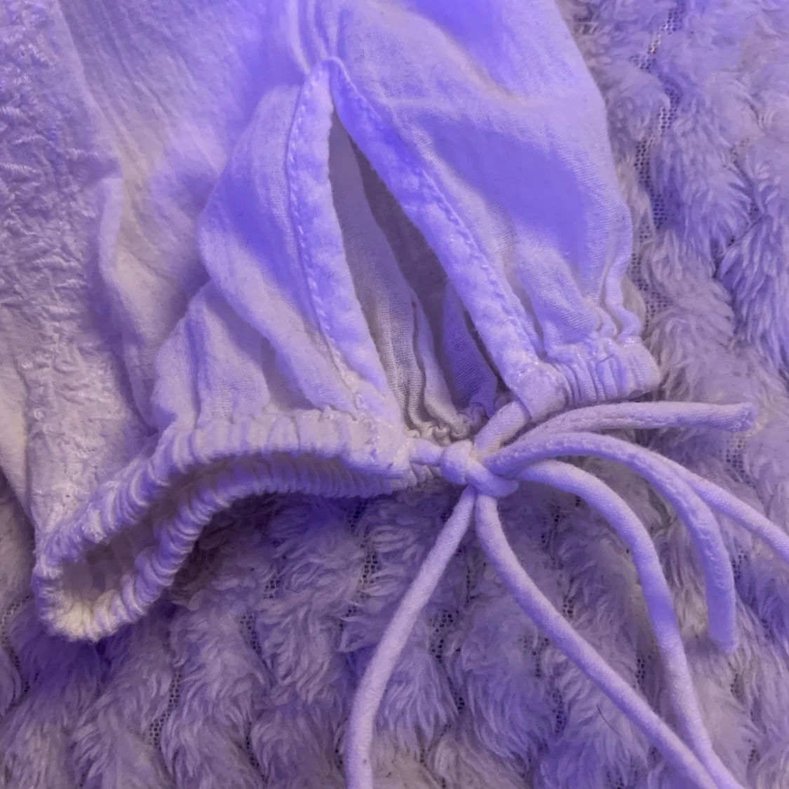 Vit offshoulder blus med knyt från L.O.G.G. H&M - 2