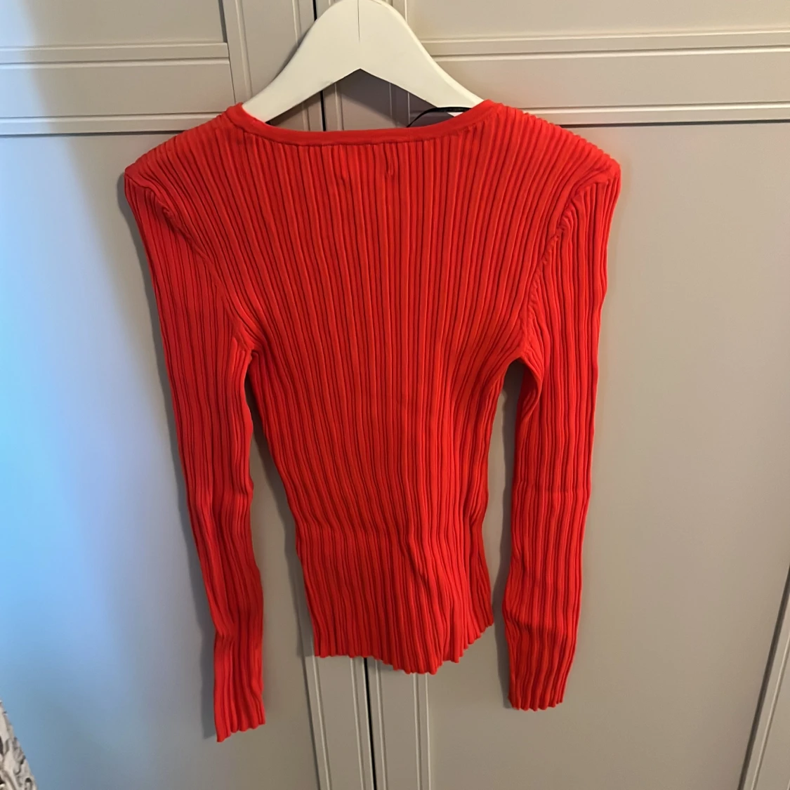 Röd ribbad långärmad topp - 1