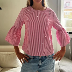 Såååå fin blus - Säljer denna så fina randiga blus😇🎀🌸🌼