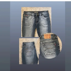 bootcut jeans  - Säljer ett par klassiska Levis 527 jeans i blå tvättad denim. Byxorna har bootcut-ben, fem fickor och Levis-logga på bakfickan. Snygga slitningar framtill och klassisk Levis-lapp bak i midjan. Perfekta för dig som gillar retrostil. (Ai skrev texten, men skit snygga jeans iaf!) bilden e Tagen på min vän för att dom är för långa för mig. Jag är 160 o dom är lite stora. Jag har aldrig använt dom.