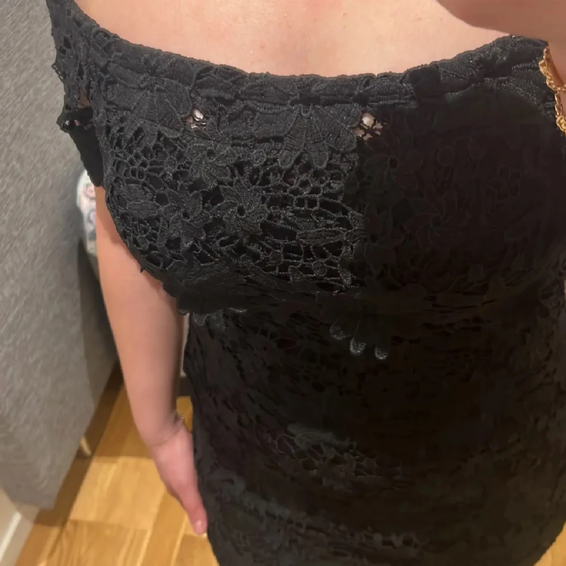 Svart spetsklänning offshoulder - 1